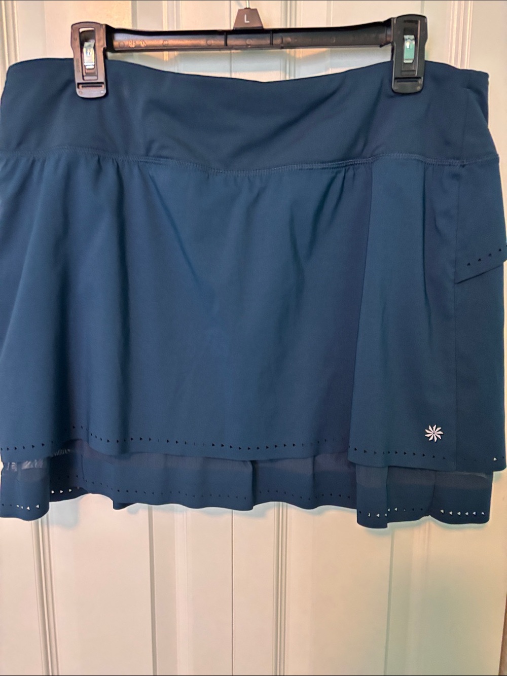 Athleta Navy Active Skort with Layered Hem Detail. Size Large Perfect Condition!